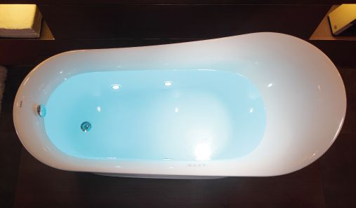 EAGO AM2140 68" White Free Standing Oval Air Bubble Bathtub